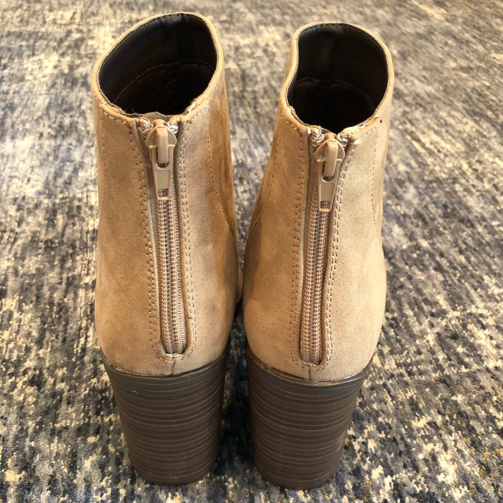 Faux Suede Tan Booties NWT Women’s Size 10 - Picture 4 of 5